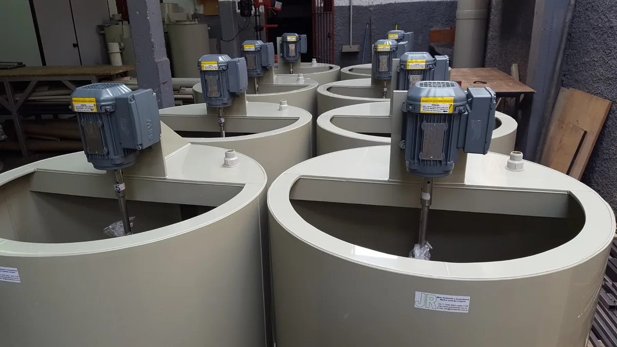Dosagem química e tanques de reagentes